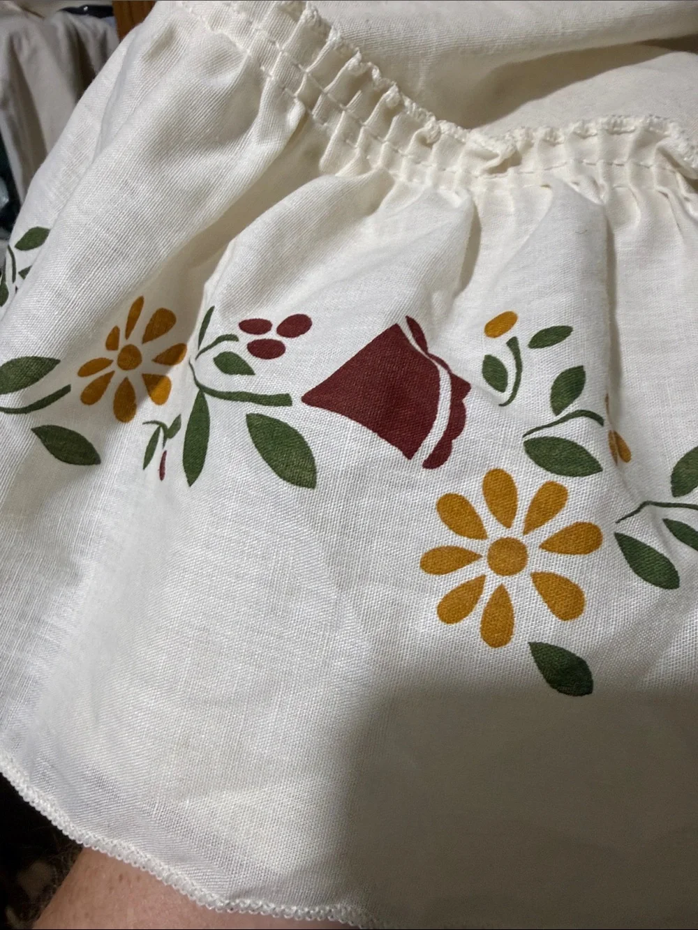 Vintage Cottagecore handmade Cream Ruffled Floral tulip round tablecloth🔥🔥